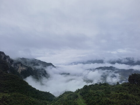 山谷云海美景