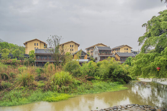 南靖云水谣河边的多层建筑群