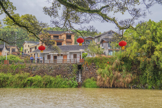 南靖云水谣的河与河岸上建筑