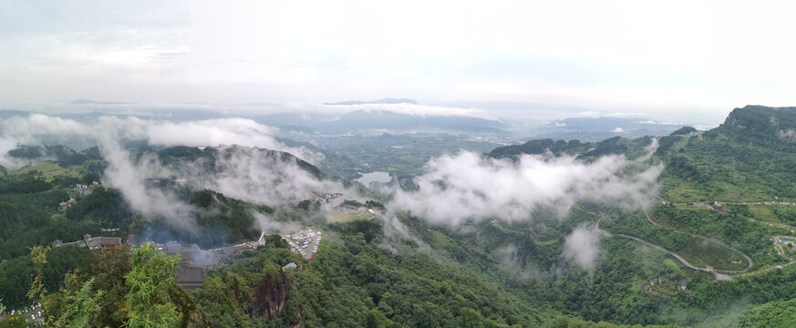 云雾飘渺的綦江