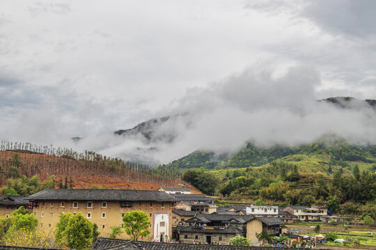 俯瞰南靖怀远楼与山峰白云