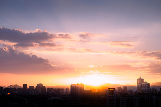 夕阳下沉的最后一刻