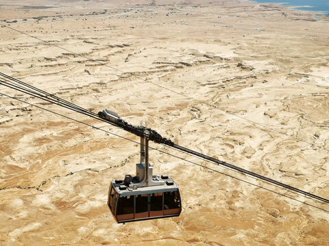 以色列马萨达空中的缆车