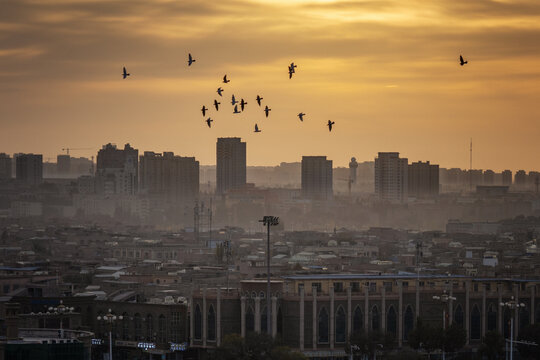 新疆喀什古城日出清晨