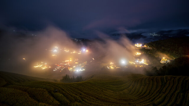 夜色龙脊梯田