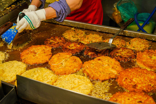 煎饼铁板烧夜市小吃广藏市场