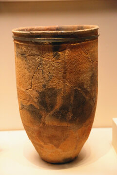 新乐文化筒形陶罐
