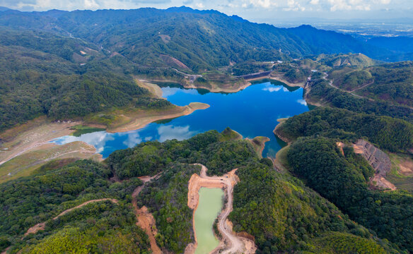 揭阳市黄满寨瀑布山顶湖泊