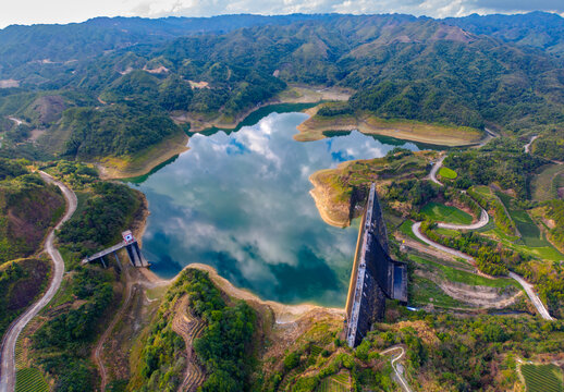 揭阳市黄满寨瀑布山顶湖泊