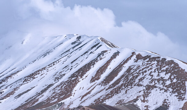 青海果洛藏族自治州阿尼玛卿雪山