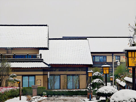 雪落屋顶