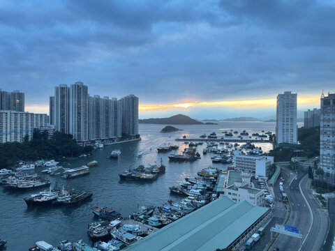 海岛城市黄昏美景