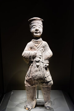 中国国家博物馆的东汉陶部曲俑