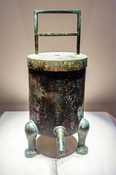 中国国家博物馆的西汉青铜漏壶