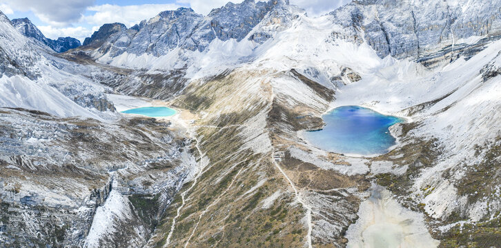 四川亚丁牛奶海五色海全景