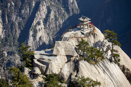 西岳华山奇峰峻岭