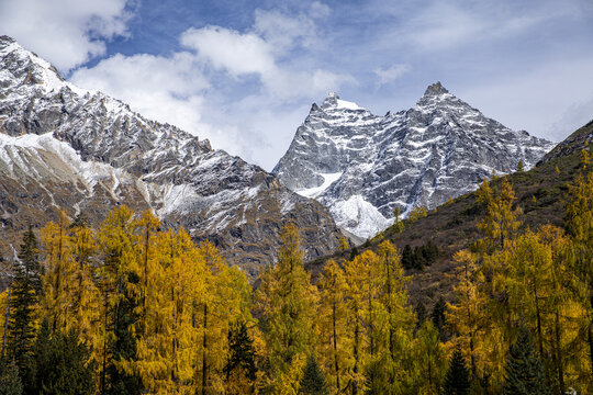 川西四姑娘山景区雪山