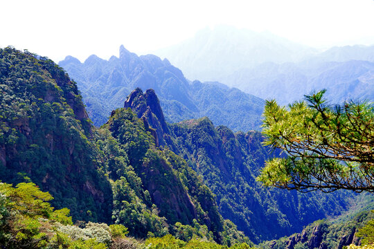 花岗岩峡谷峰林