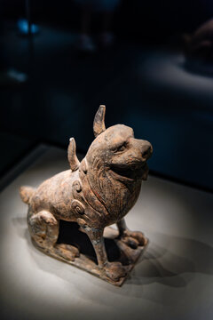 中国国家博物馆的北魏陶镇墓兽