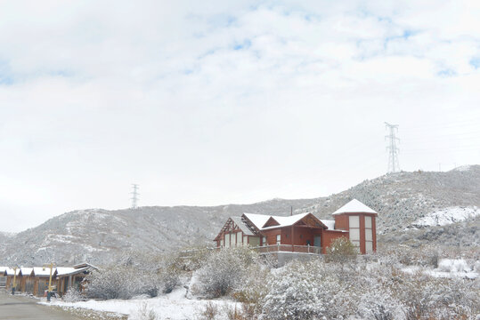 阿坝俄么塘花海食宿区域雪景