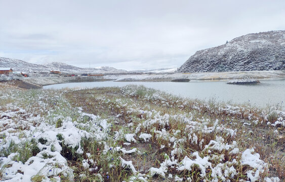 红原大草原俄么塘花海冬季积雪