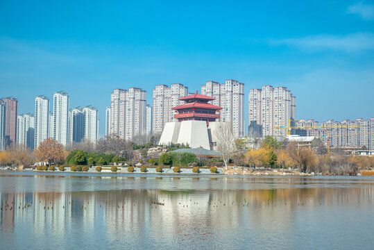 山东枣庄东湖公园中兴阁冬季美景