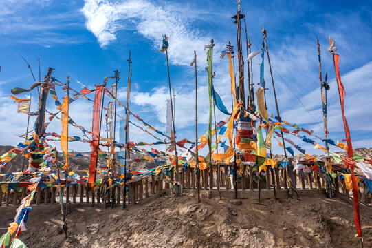 张掖肃南祁丰乡文殊寺前山景区