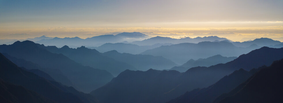 群山高山山脉山峦宽幅风光