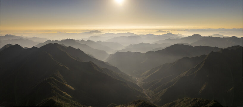 群山高山山脉山峦宽幅风光