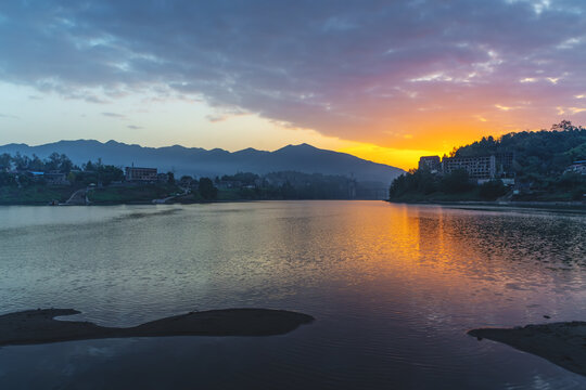 渠江朝霞