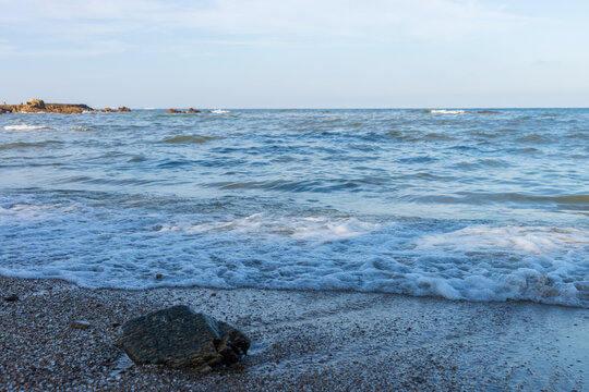 大海边浪花特写