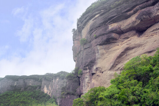 剑门关风景区的悬崖绝壁