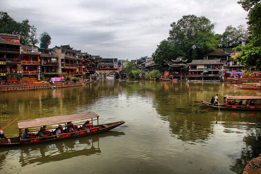 凤凰古城沱江水