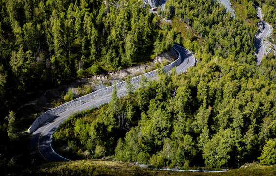 西北边境山区公路