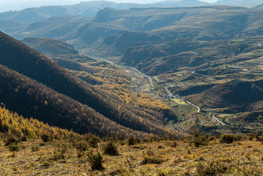 山岭秋景