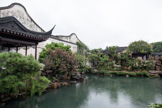 阴雨网师园