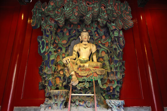 万寿寺大雄宝殿自在观音菩萨像
