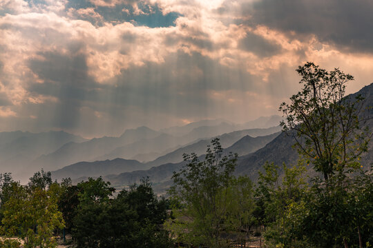 水墨贺兰山