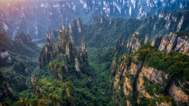 张家界悬崖峭壁自然景观