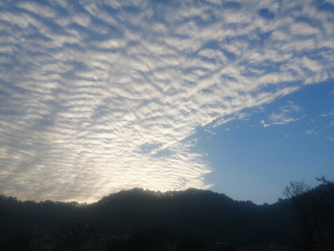 蓝天高山