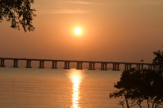 海上晚霞落日海边大海夕阳