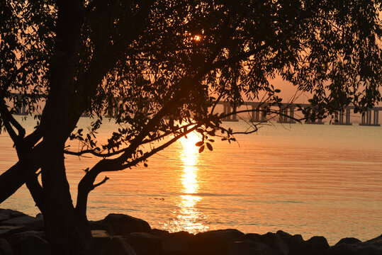 海上晚霞落日海边大海夕阳