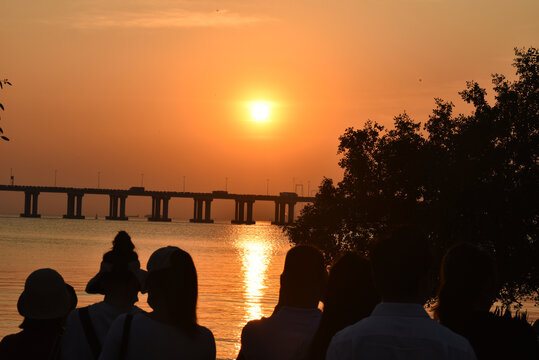 海上晚霞落日海边大海夕阳