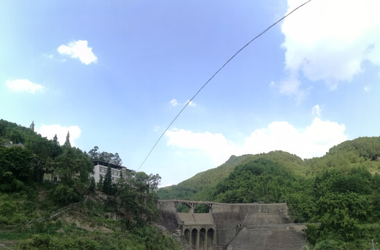 胜天湖水坝