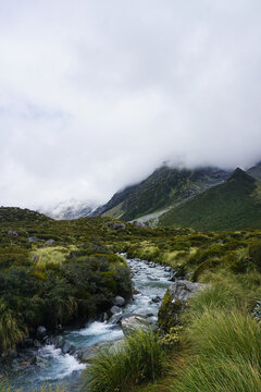 迷雾山脉和山间溪流