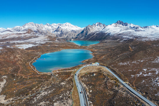 西藏格聂神山和高原湖泊美景