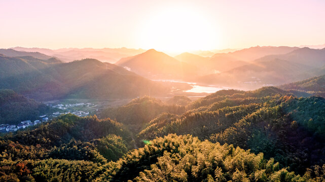 航拍屋脊山日出