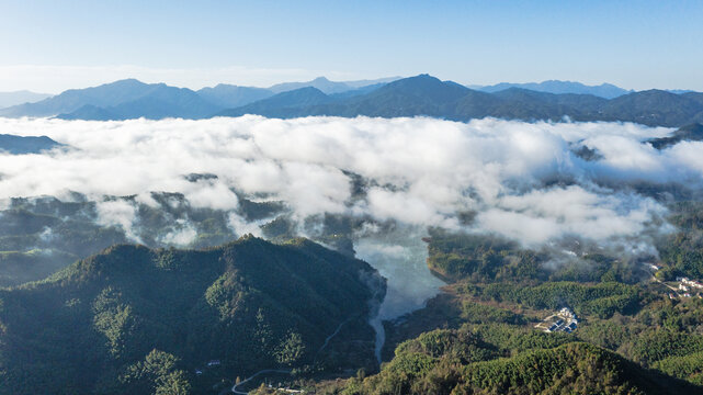 航拍大别山云海