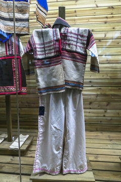 基诺族男童服