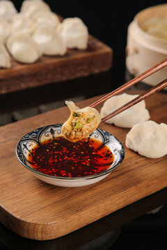 木底上的鲅鱼水饺